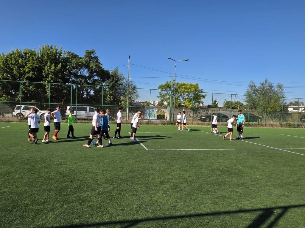 Alin Florea modelează caractere la grupa 2013–2015, ACS Unirea Dobroești