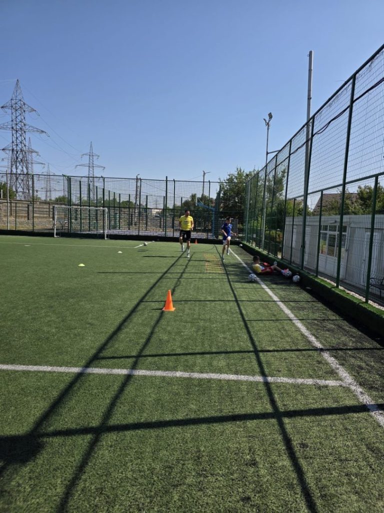 Fotbal juniori la nivel profesionist: George Marinescu și Nicholas Petrescu în ședințe individuale